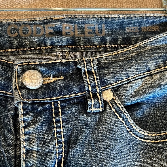Women’s Jeans by Code Blue, rhinestone embellished back pockets. Size 10 - Picture 5 of 6